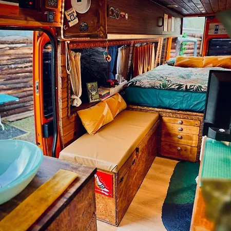Astrovan - The Ultimate Van Escape *