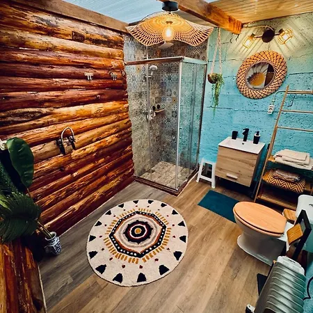 Astrovan - The Ultimate Van Escape Homestay *